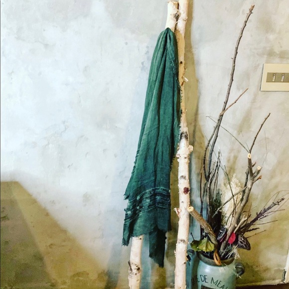 Earthy cotton scarf in forest green unisex wrap - Picture 2 of 5